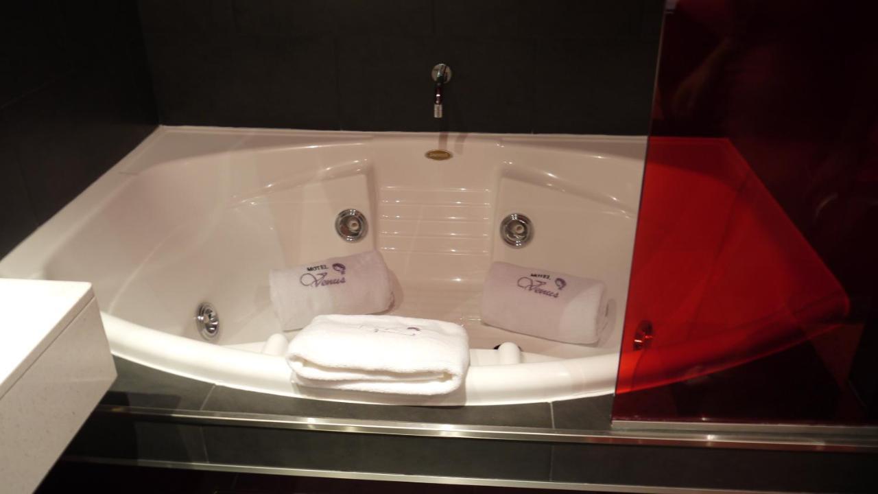 V Hotel Arroyomolinos Luaran gambar