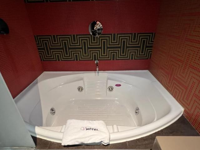 V Hotel Arroyomolinos Luaran gambar