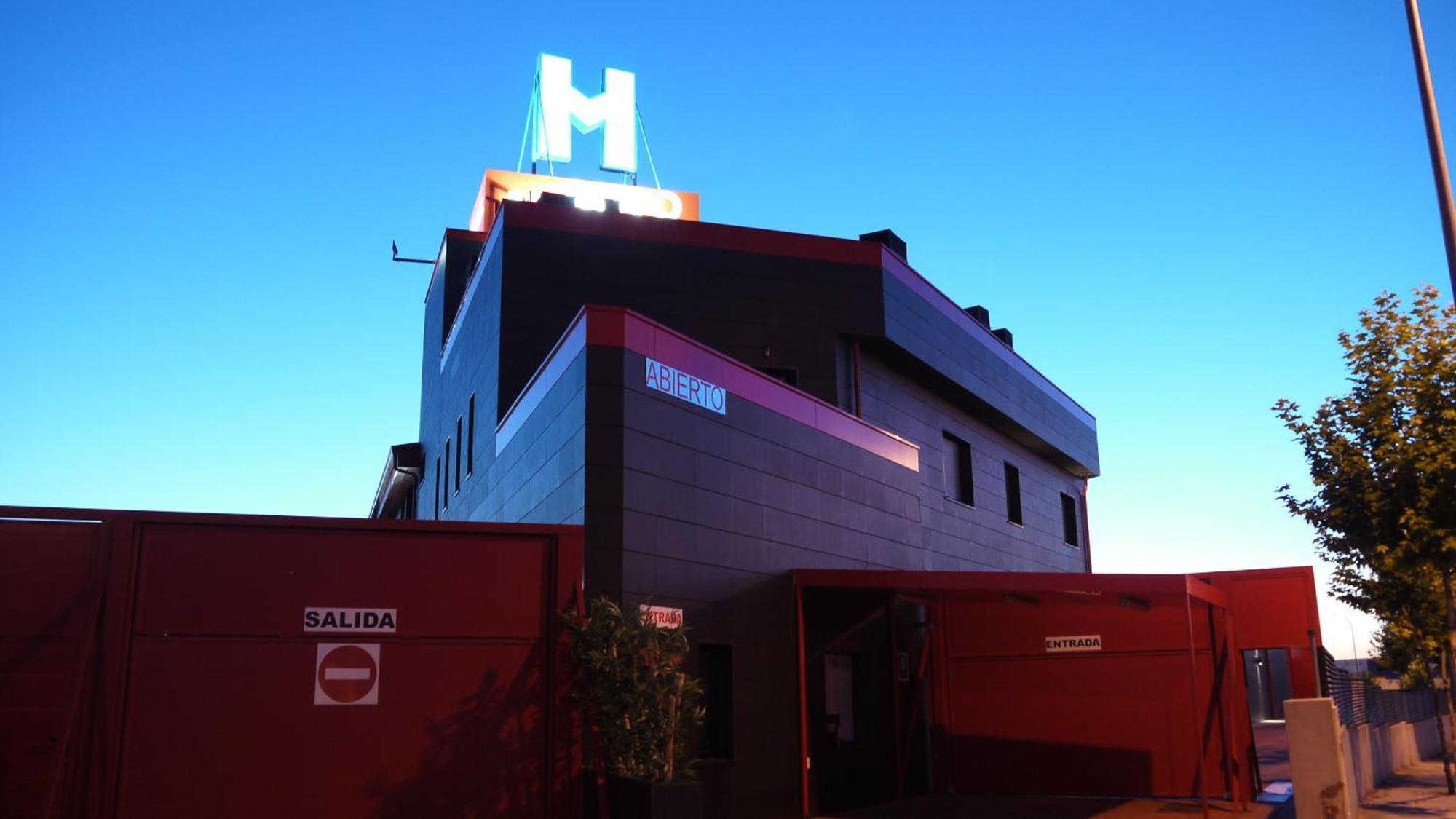 V Hotel Arroyomolinos Luaran gambar